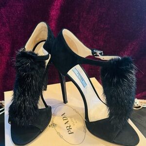 PRADA Calzature Donna Camoscio Fur Black heels
